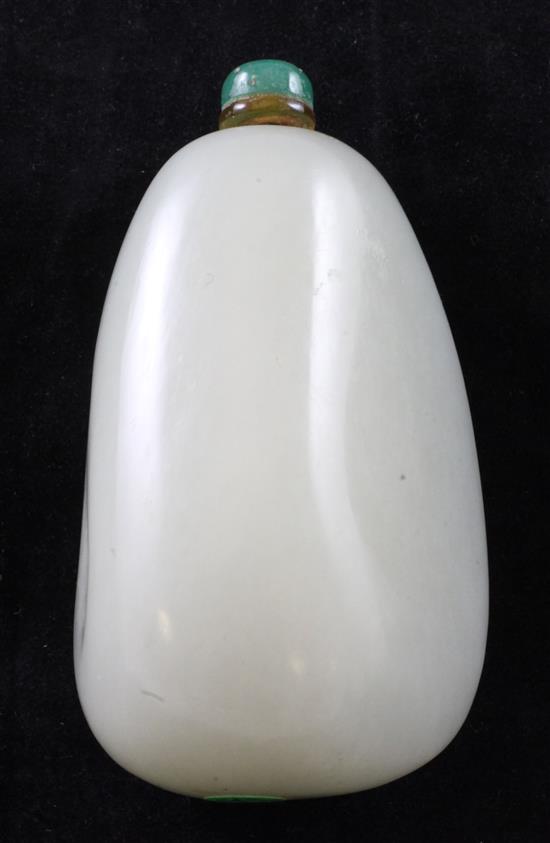 A Chinese white jade pebble snuff bottle, 1800-1900, Richards no. 199